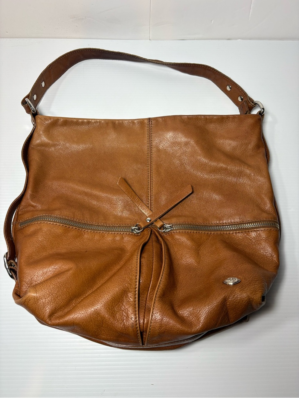The Trend Leather Hobo Shoulder Bag in Cognac Brown